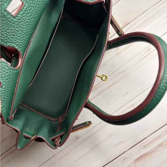 Luxurious Forest Green Satchel with Gold Hardware - Picture 5 of 6